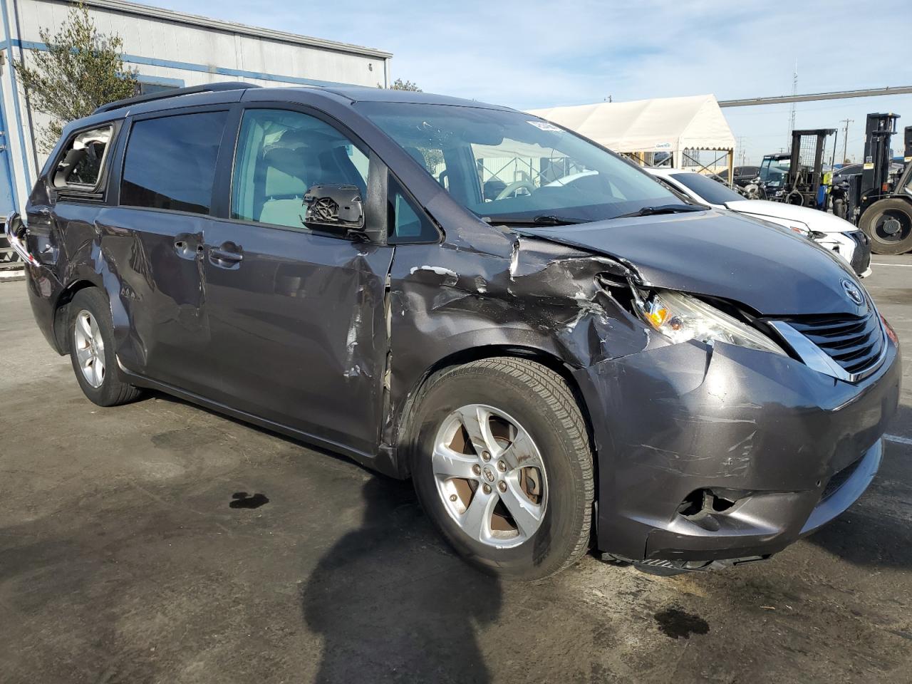 2014 Toyota Sienna - Image 4