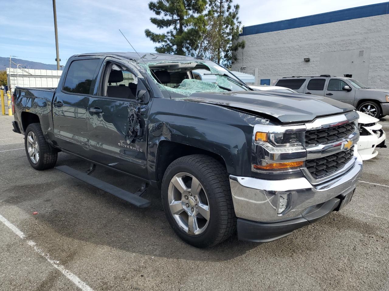 2017 Chevrolet Silverado - Image 4