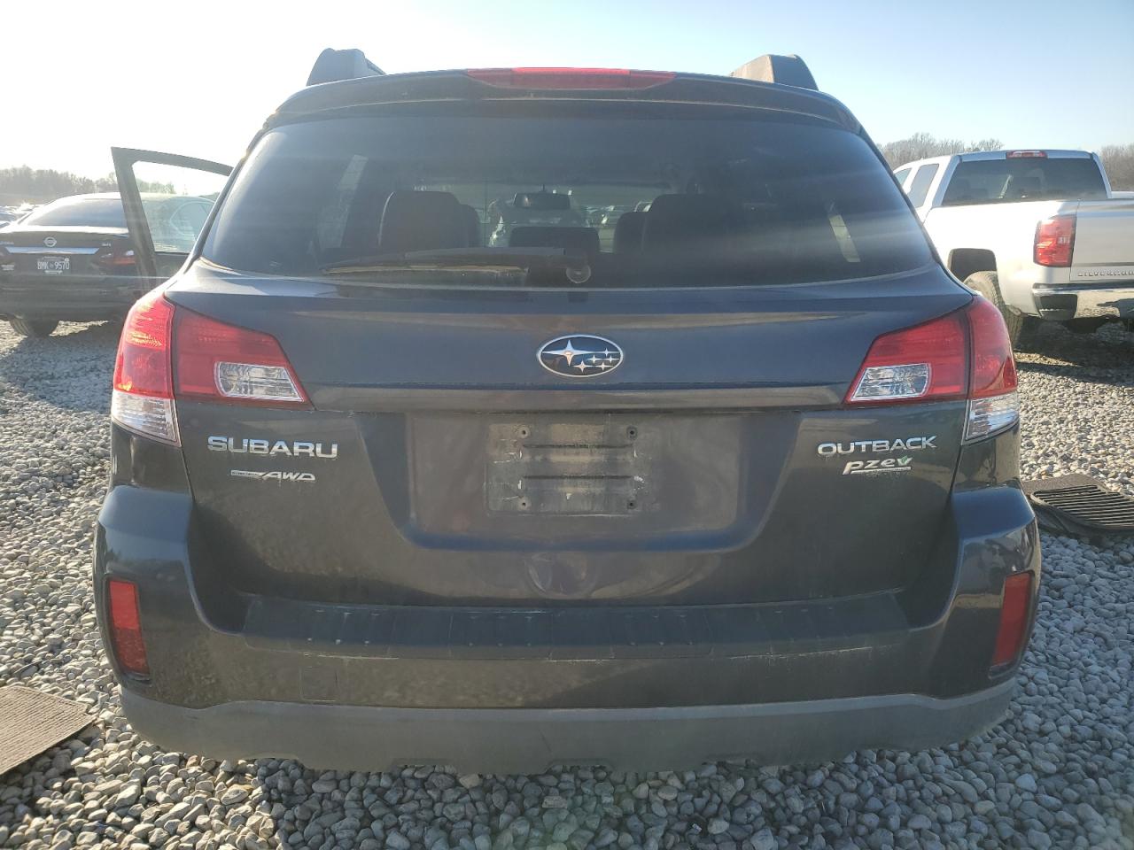 2010 Subaru Outback - Image 6