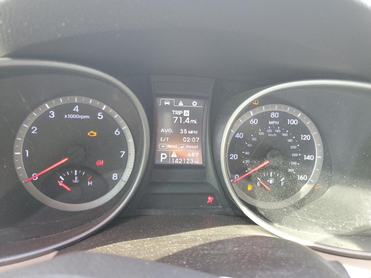 2016 Hyundai Santa Fe - Image 9