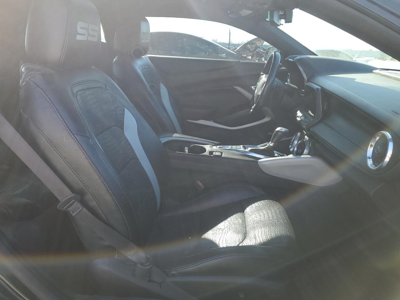 2018 Chevrolet Camaro - Image 10