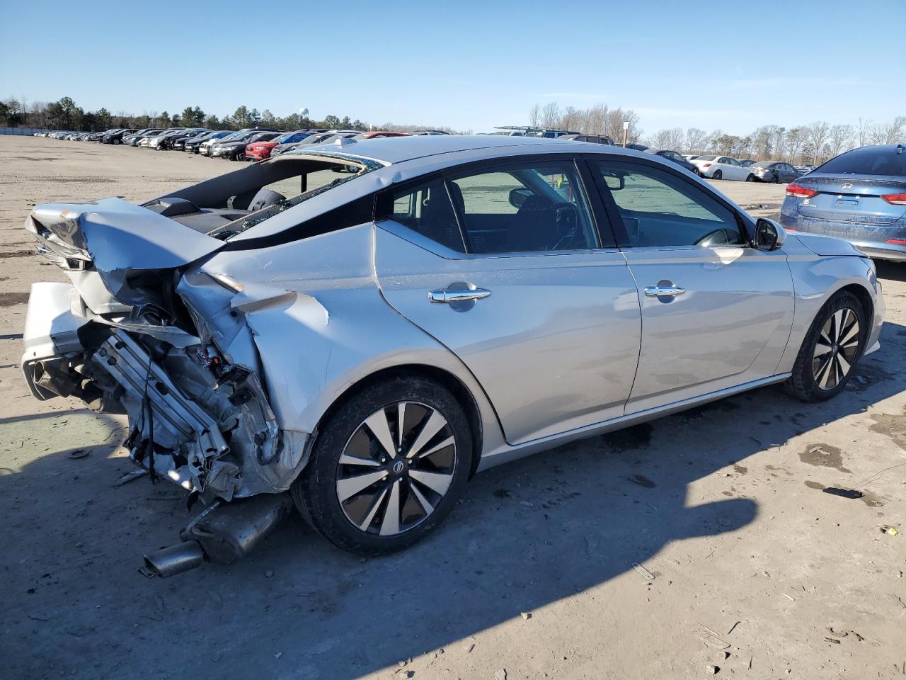 2020 Nissan Altima - Image 3