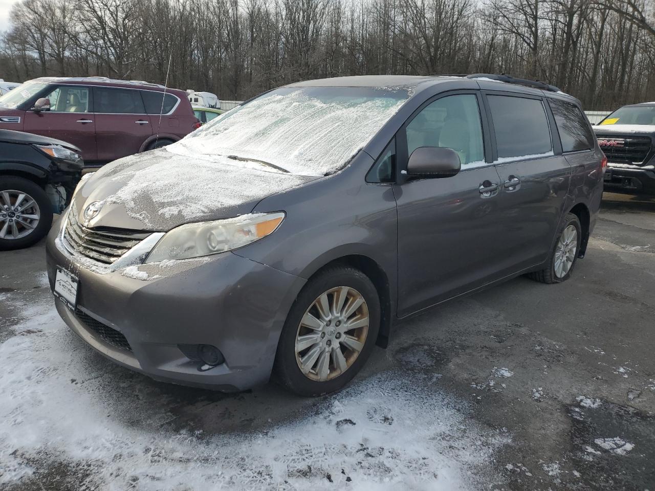 2013 Toyota Sienna - Image 1