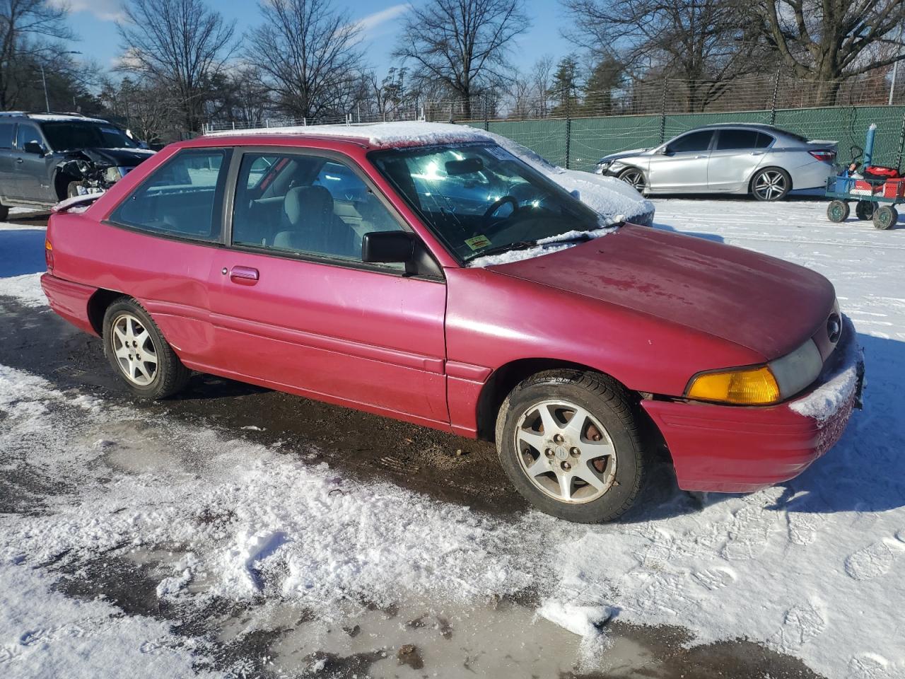 1996 Ford Escort - Image 4