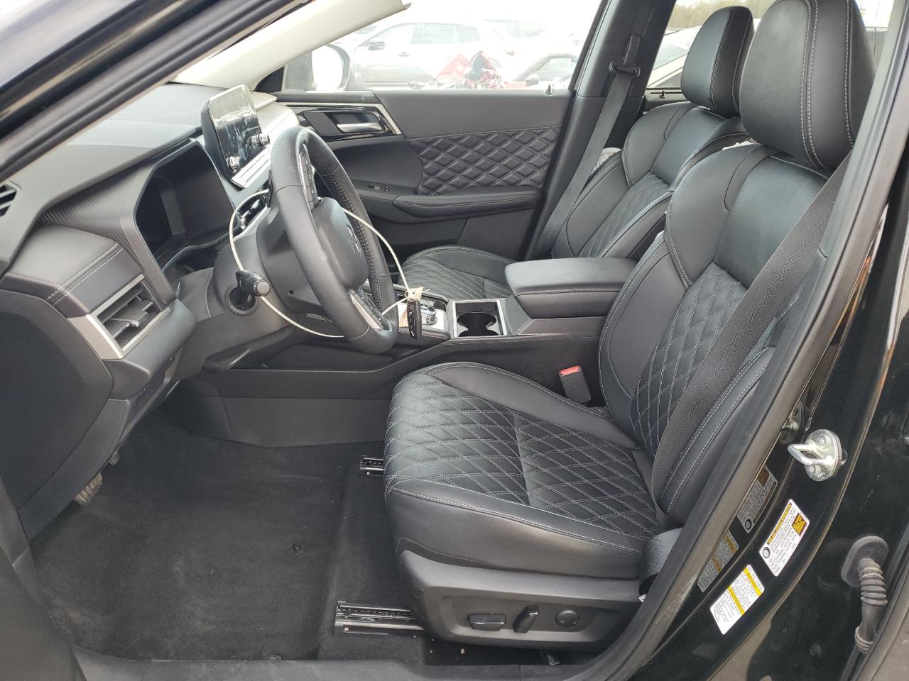 2024 Mitsubishi Outlander - Image 7