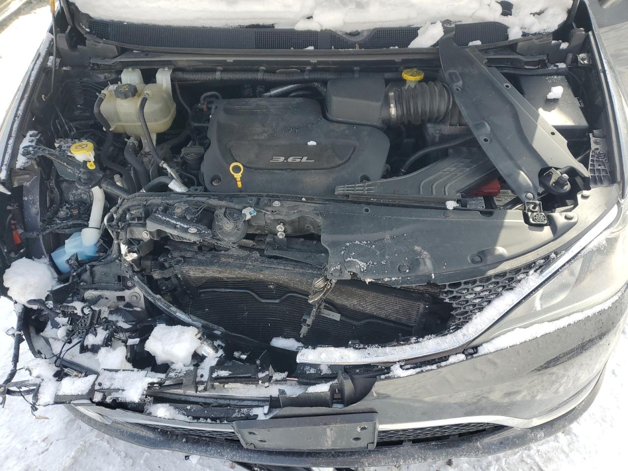 2017 Chrysler Pacifica - Image 12