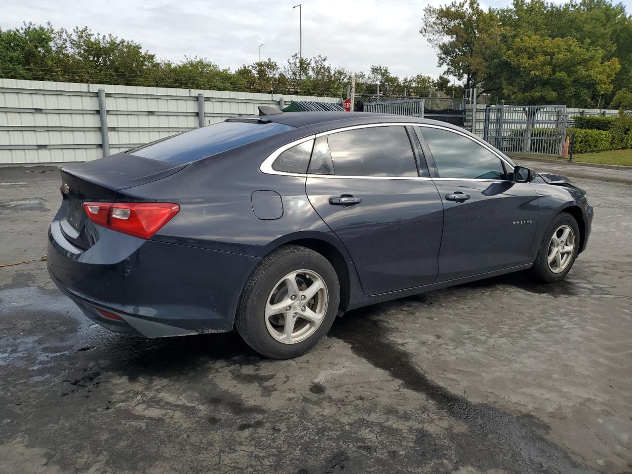 2017 Chevrolet Malibu - Image 3