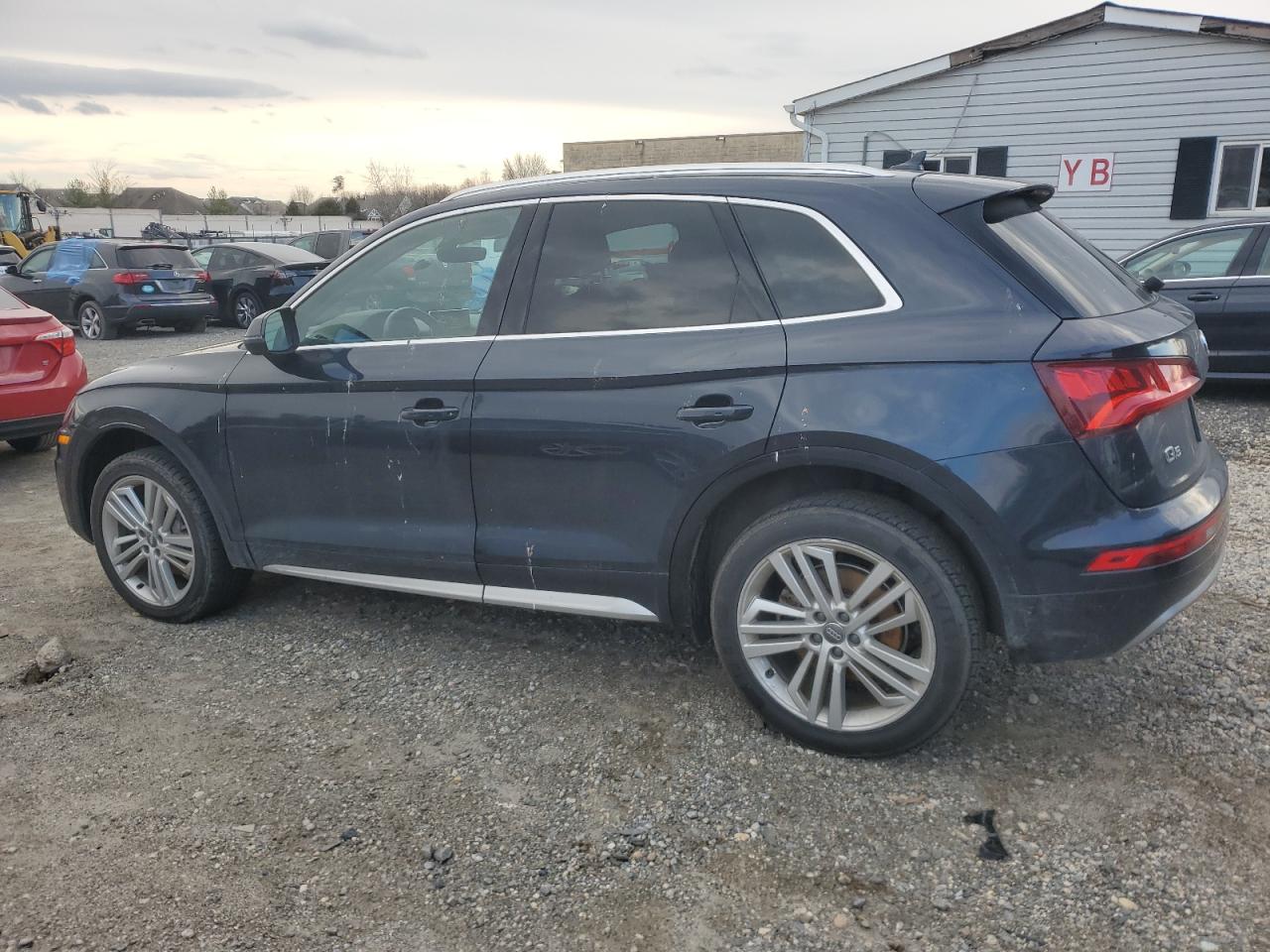 WA1BNAFY0J2111242 2018 AUDI Q5 - Image 2