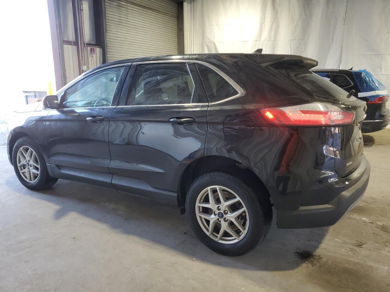 2022 Ford Edge - Image 2