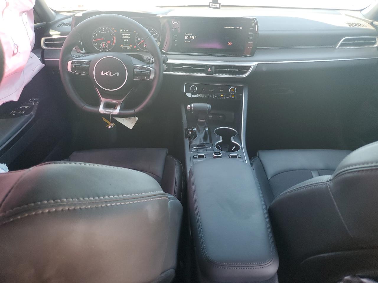 2024 Kia K5 - Image 8