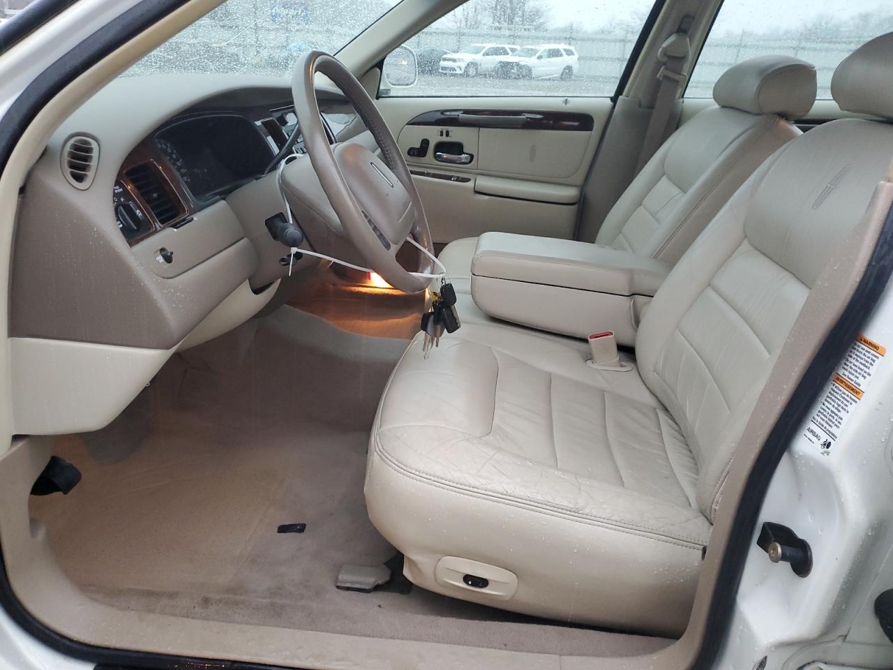 2000 Lincoln Town Car - Image 7