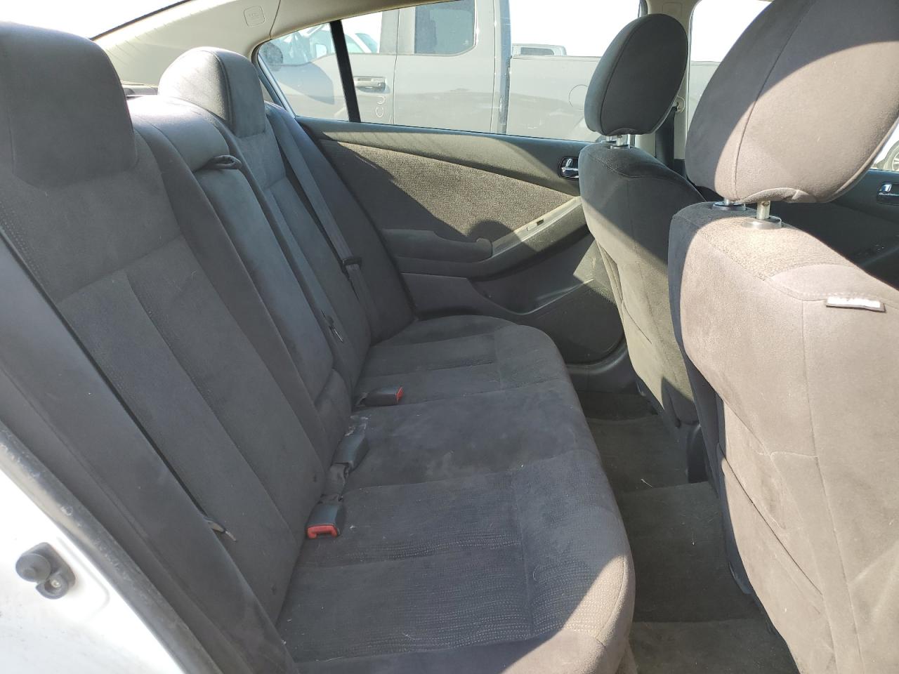 2010 Nissan Altima - Image 10