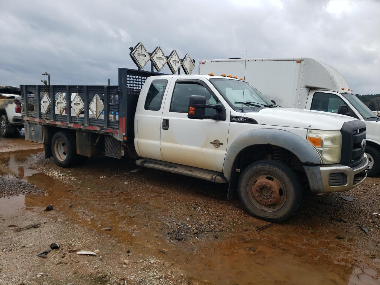 2011 Ford F550 - Image 4