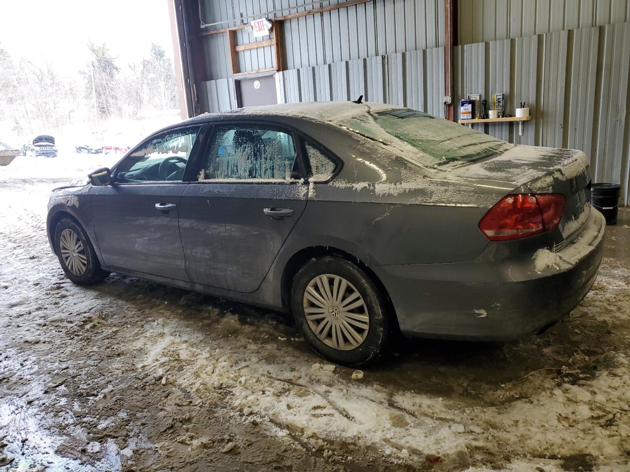 2014 Volkswagen Passat - Image 2