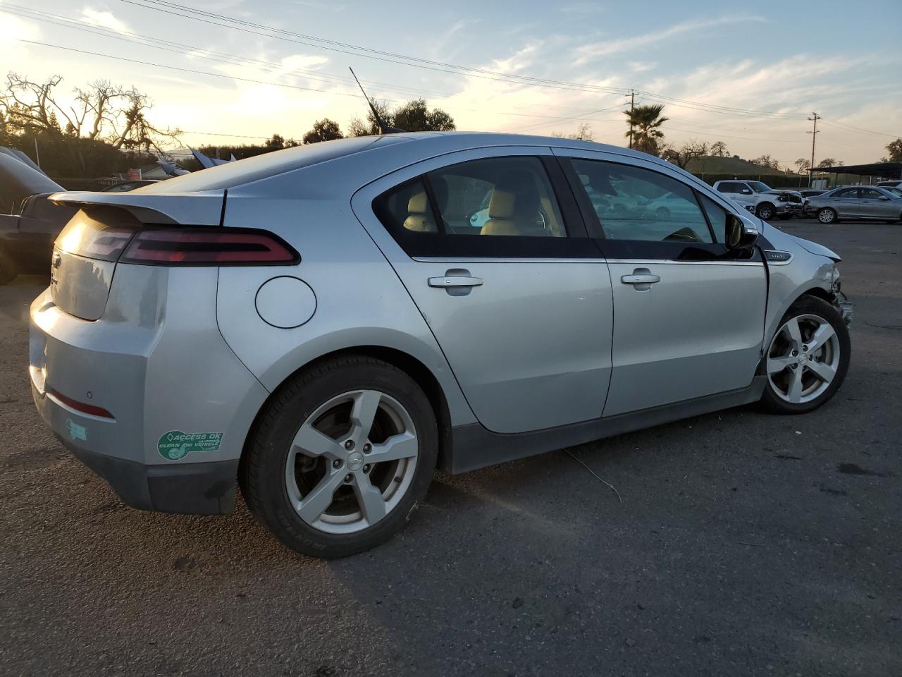 2014 Chevrolet Volt - Image 3