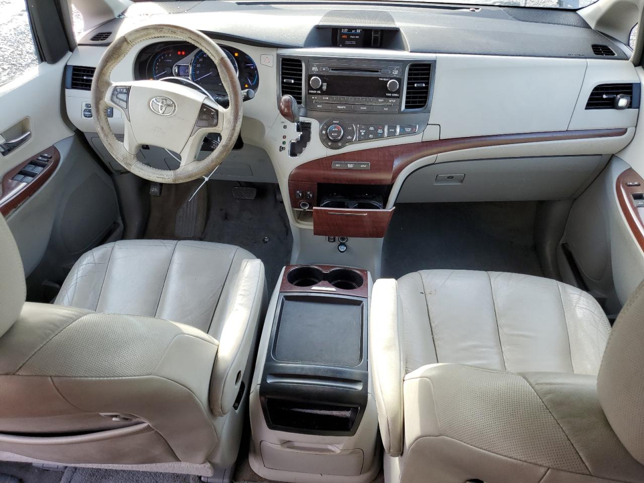 2011 Toyota Sienna - Image 8