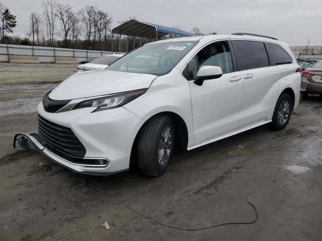 2022 Toyota Sienna Xle