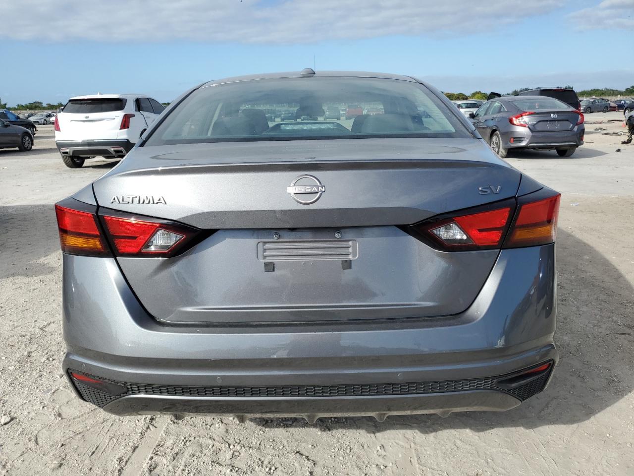 2024 Nissan Altima - Image 6