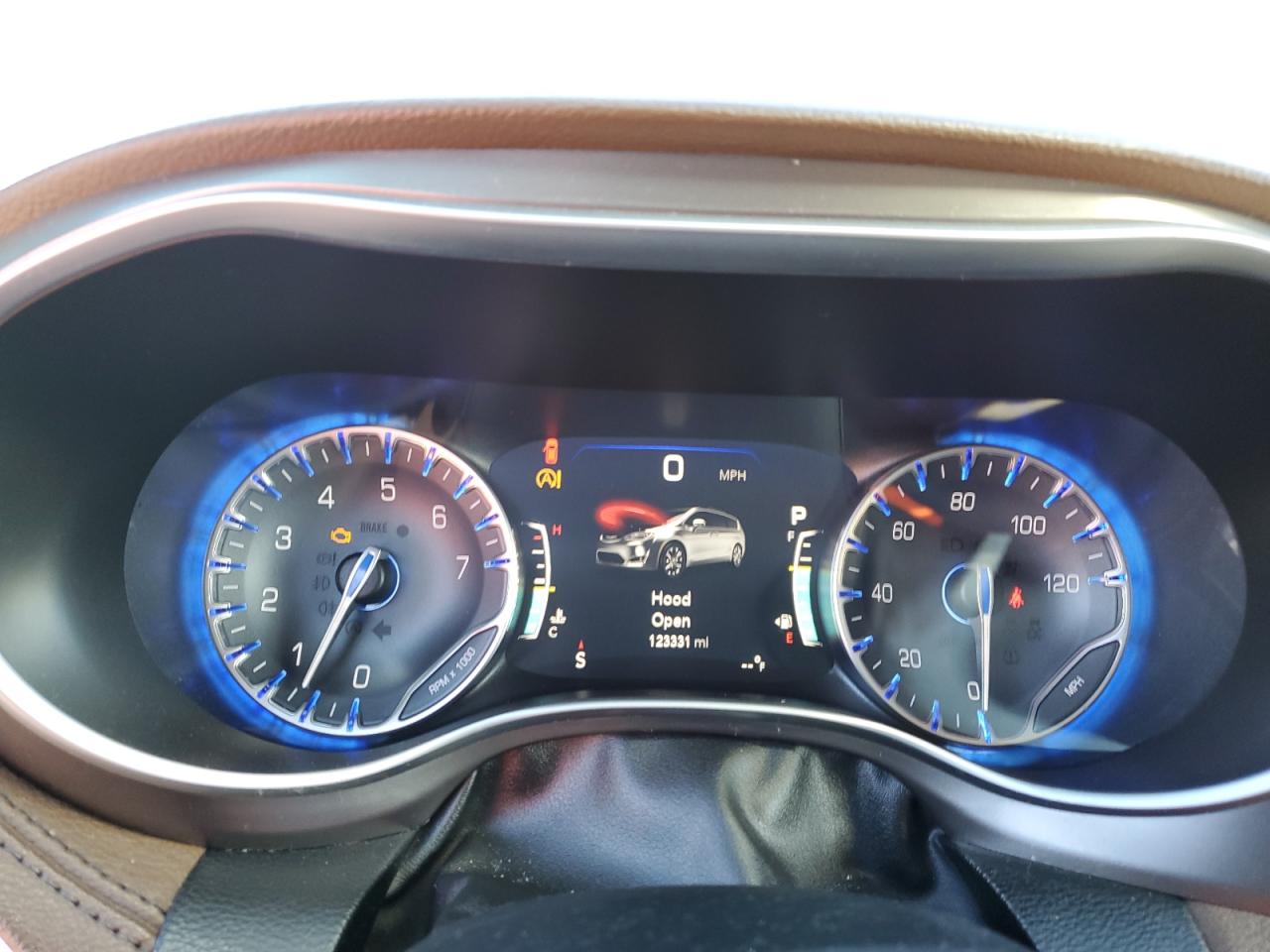 2017 Chrysler Pacifica - Image 9