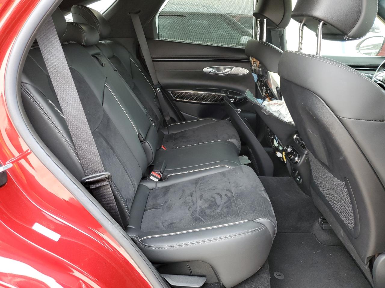 2022 Genesis GV70 - Image 11