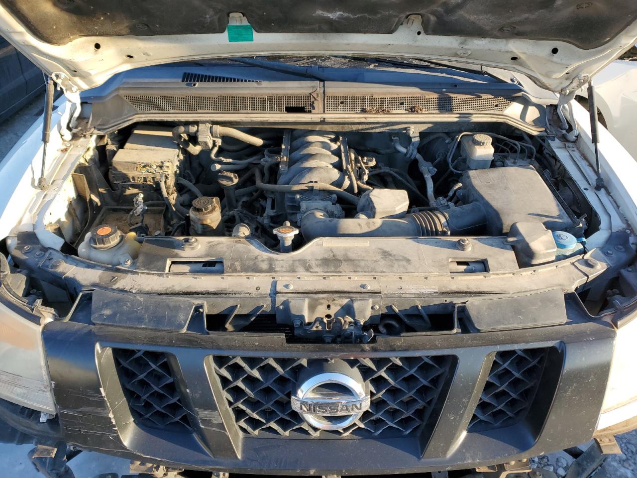 2010 Nissan Titan - Image 13