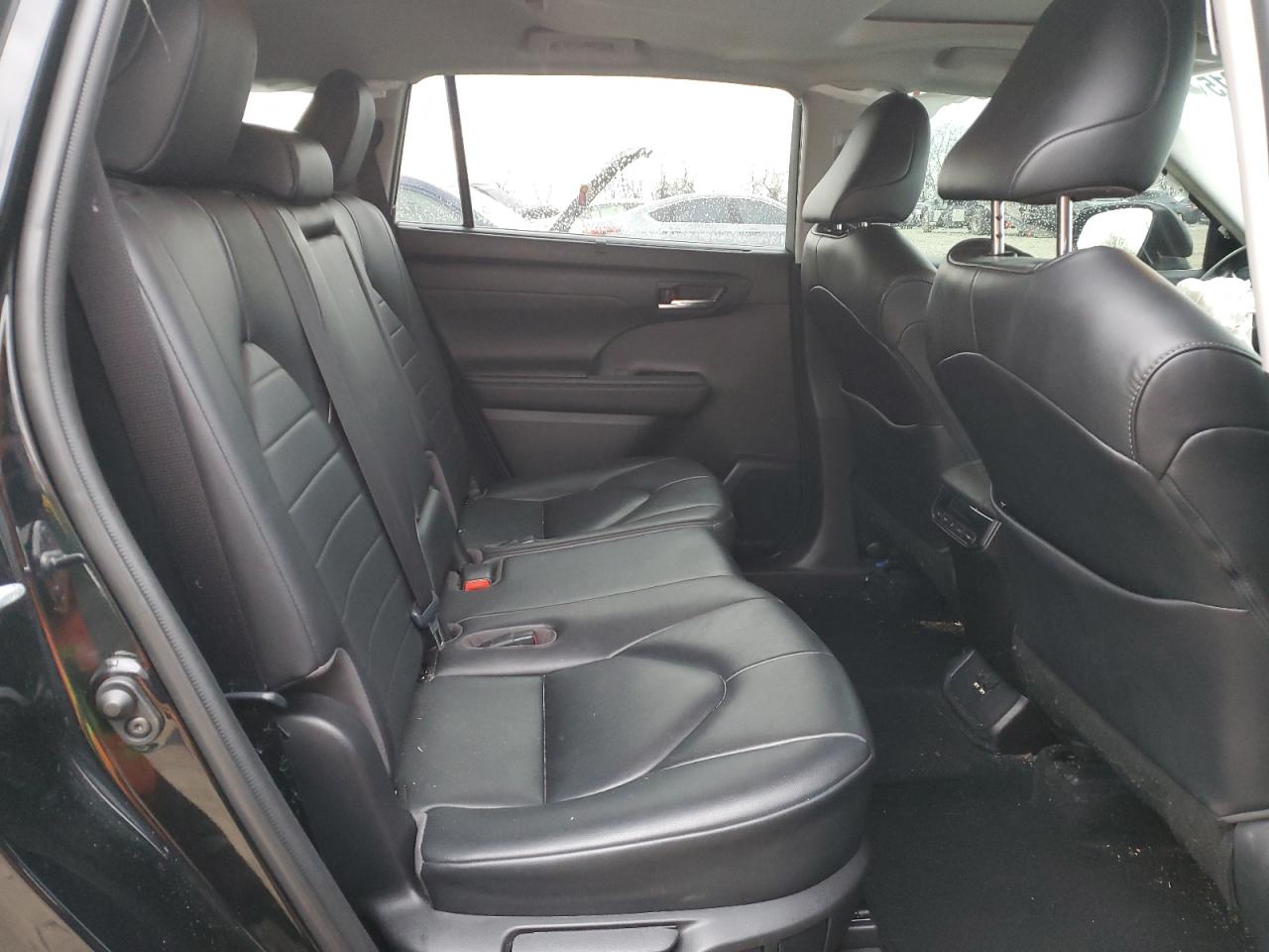 2020 Toyota Highlander - Image 12