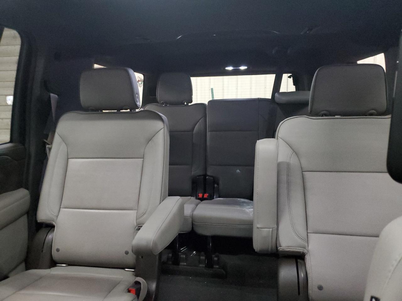 2021 GMC Yukon - Image 10