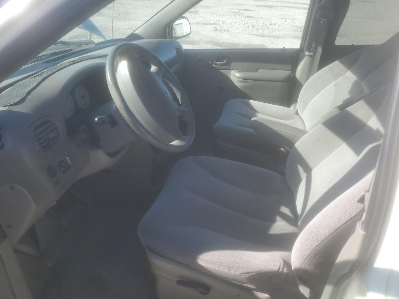 2003 Dodge Caravan - Image 7