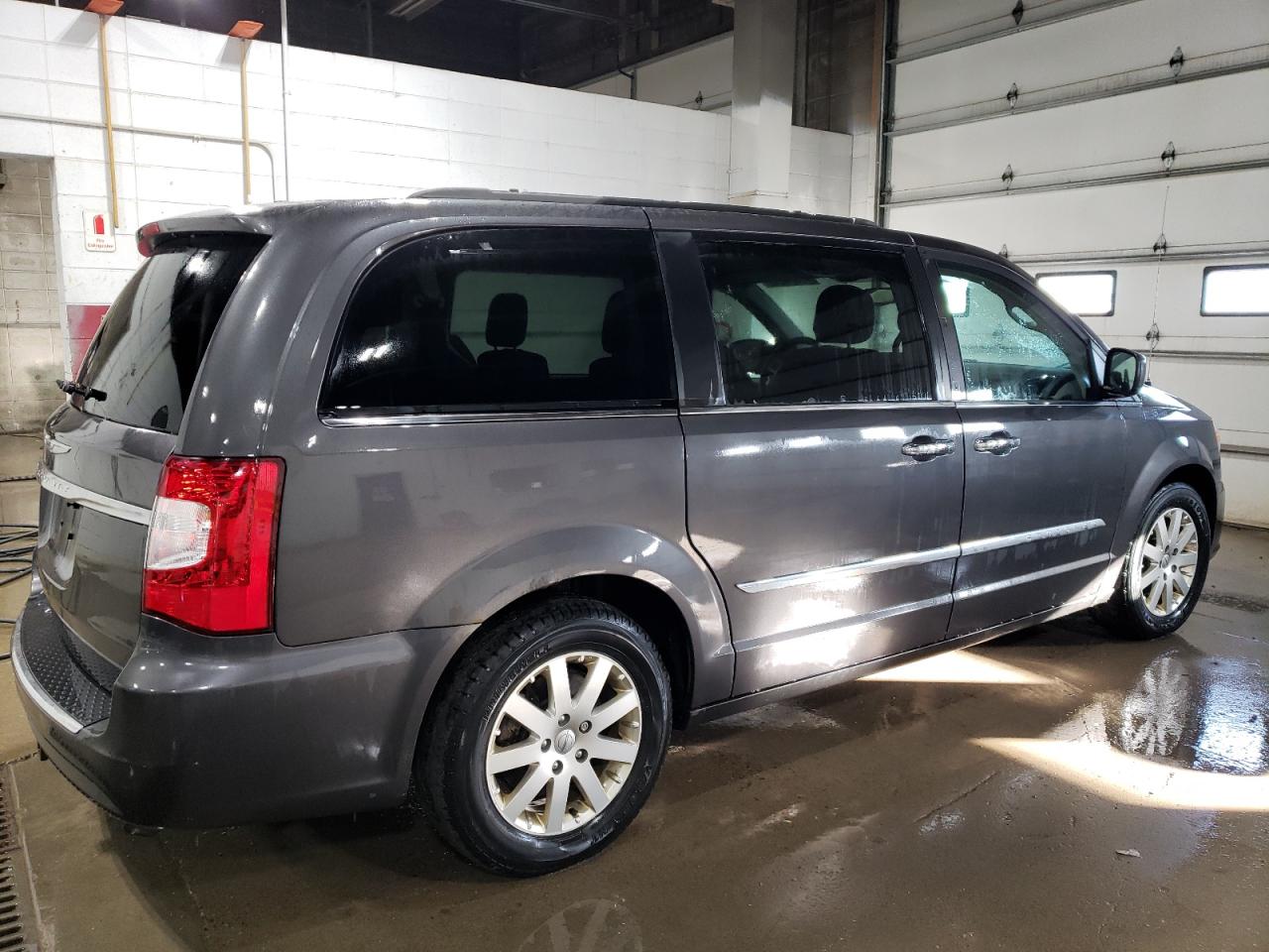 2015 Chrysler Town & Country - Image 3