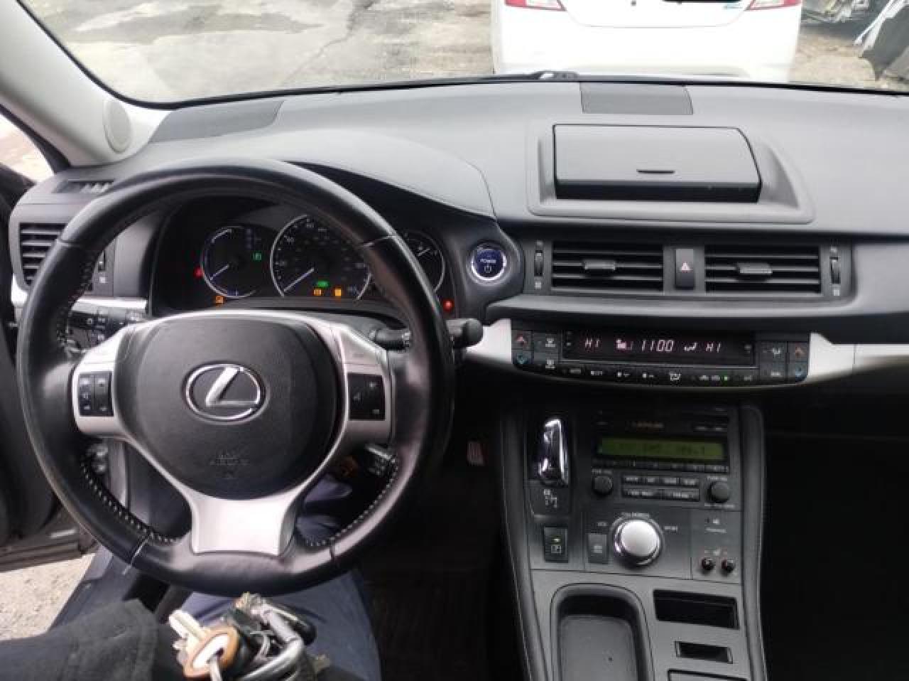 2012 Lexus CT - Image 9