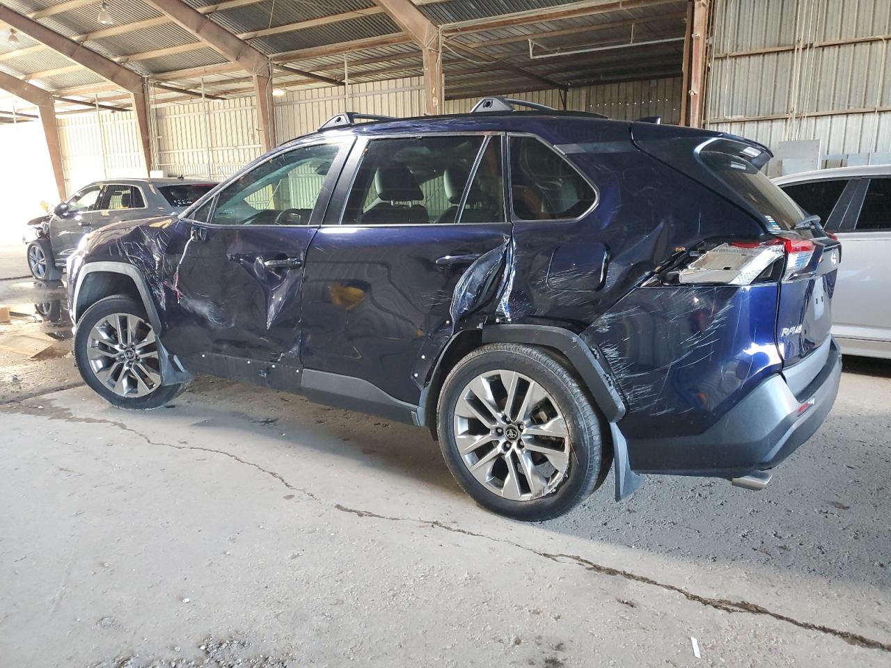 2019 Toyota RAV 4 - Image 2