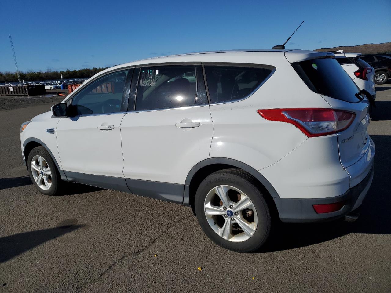 VIN 1FMCU9GX7FUB32811 2015 FORD ESCAPE no.2