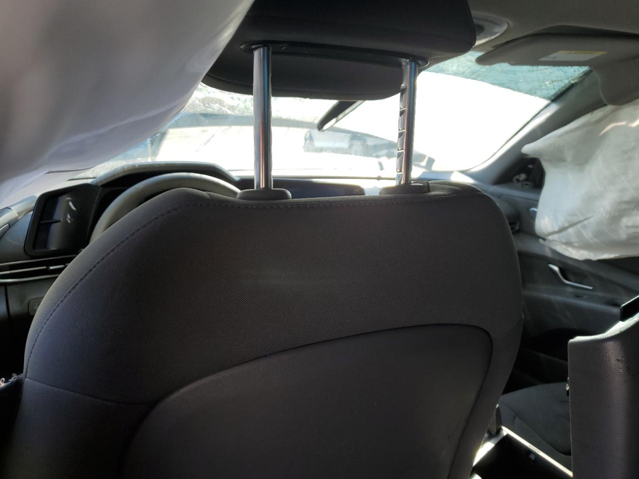 2021 Hyundai Elantra - Image 8