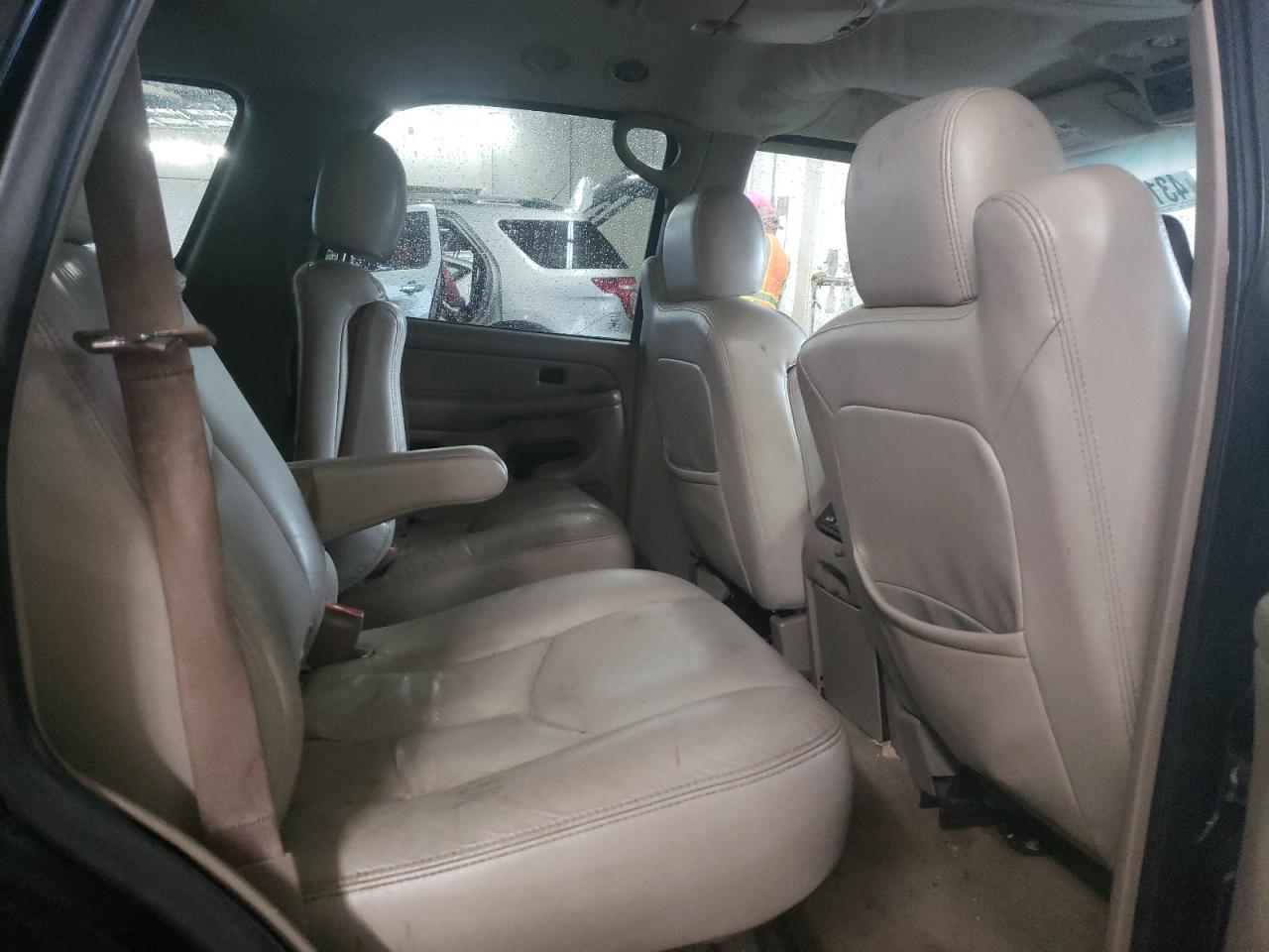 2004 Chevrolet Tahoe - Image 11