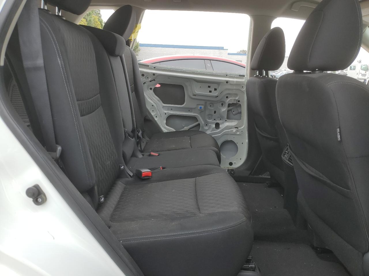 2017 Nissan Rogue - Image 10