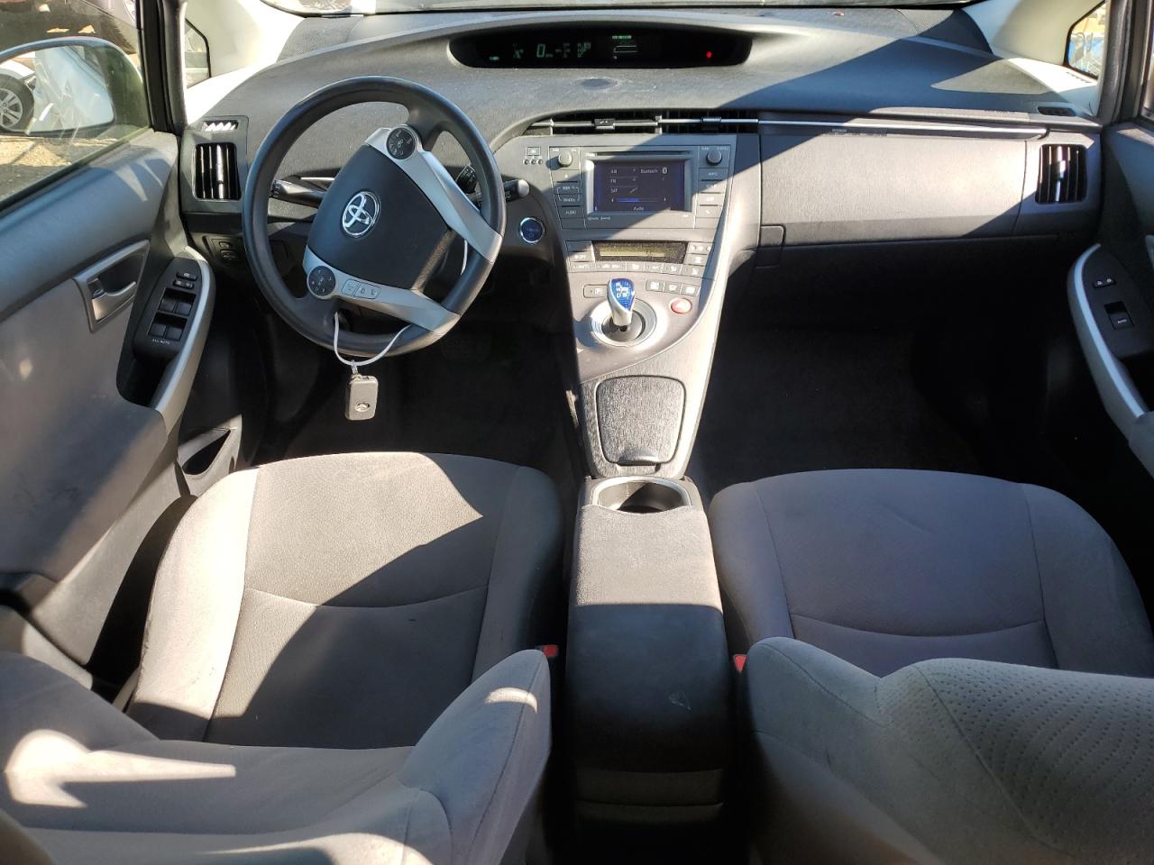 2015 Toyota Prius - Image 8