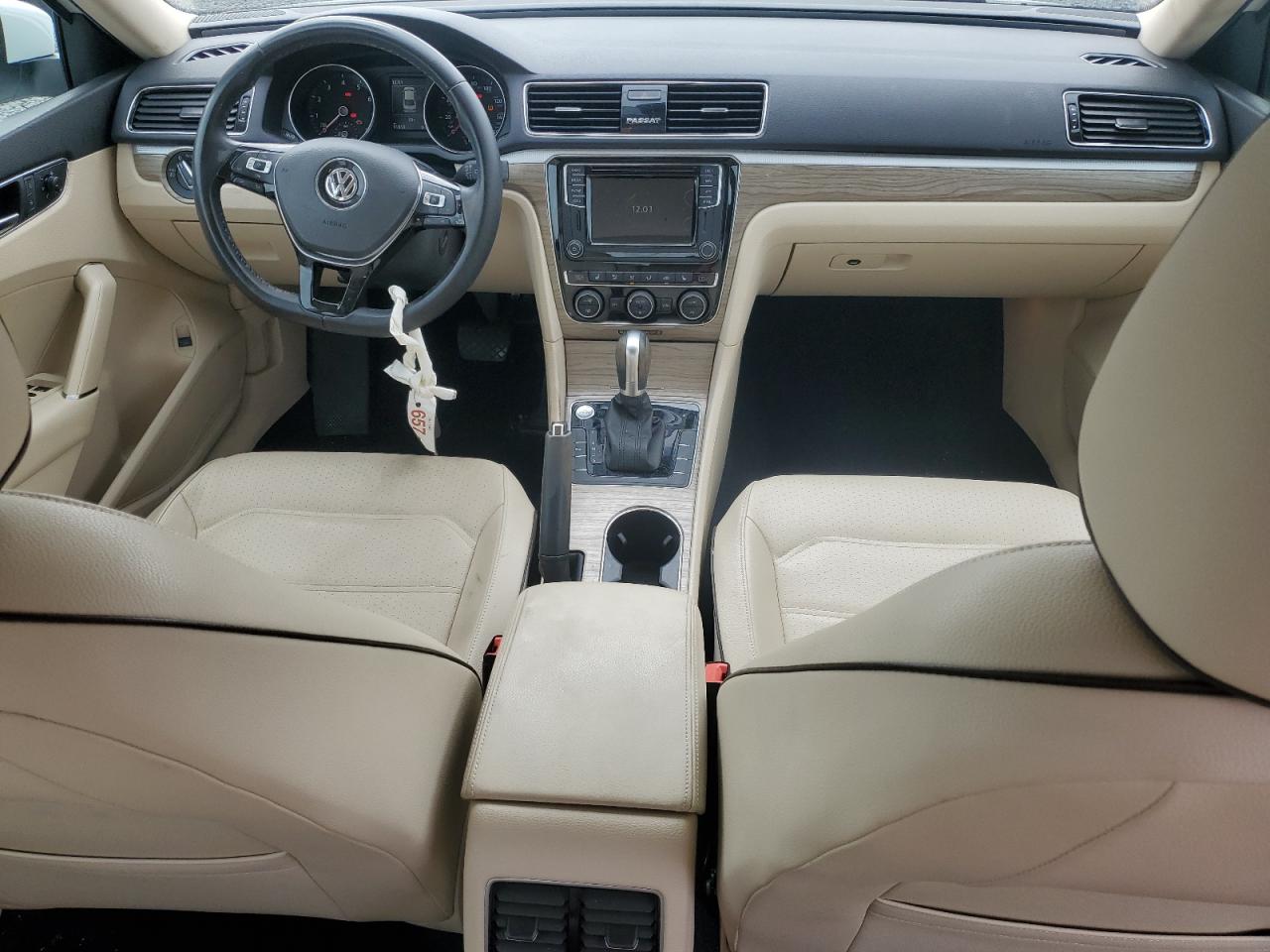 2018 Volkswagen Passat - Image 8