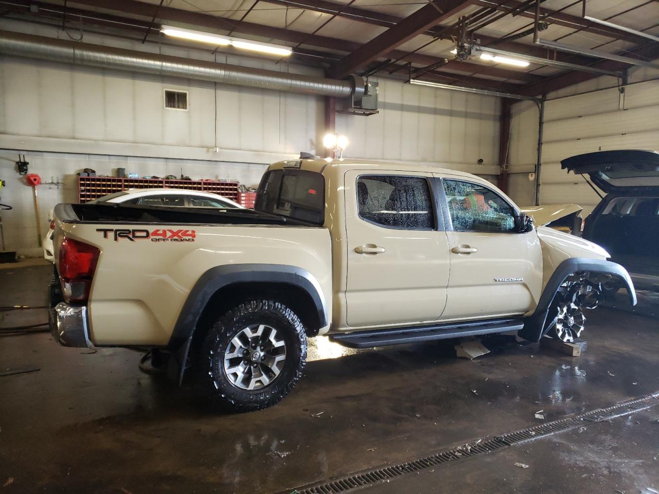 2018 Toyota Tacoma - Image 3