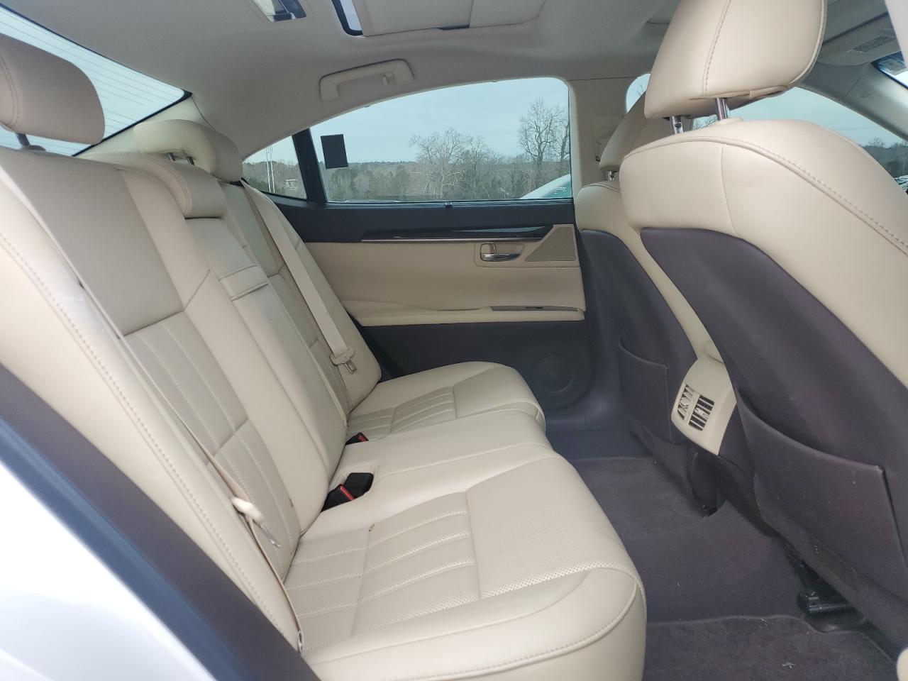 2016 Lexus ES - Image 10