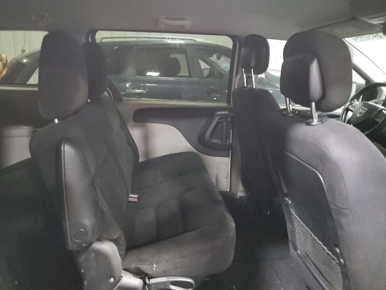 2014 Dodge Caravan - Image 11
