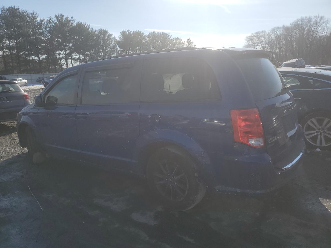 2019 Dodge Caravan - Image 2