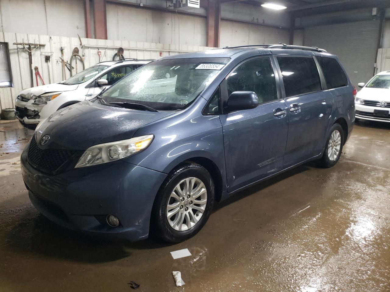 2013 Toyota Sienna - Image 1