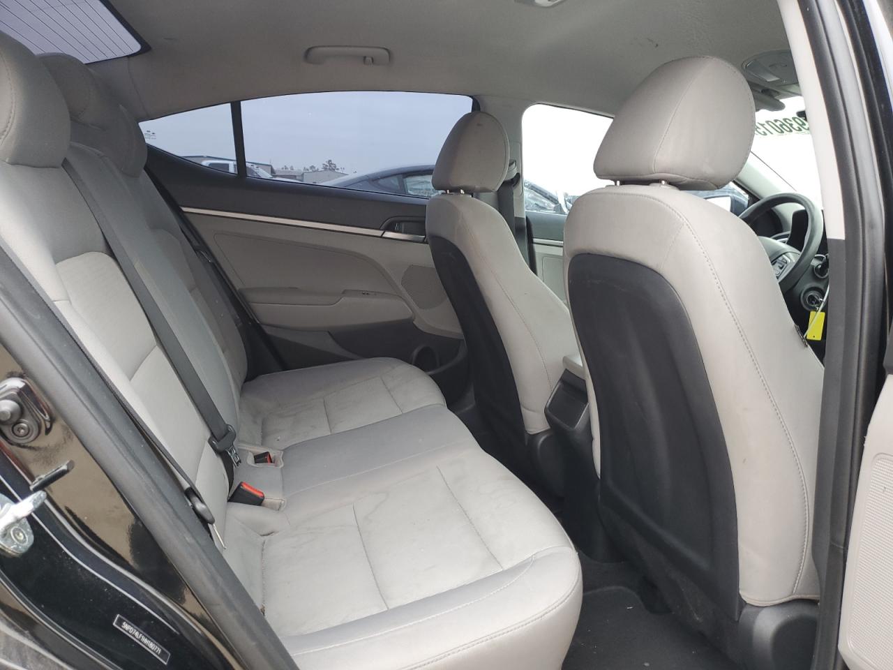 2017 Hyundai Elantra - Image 10