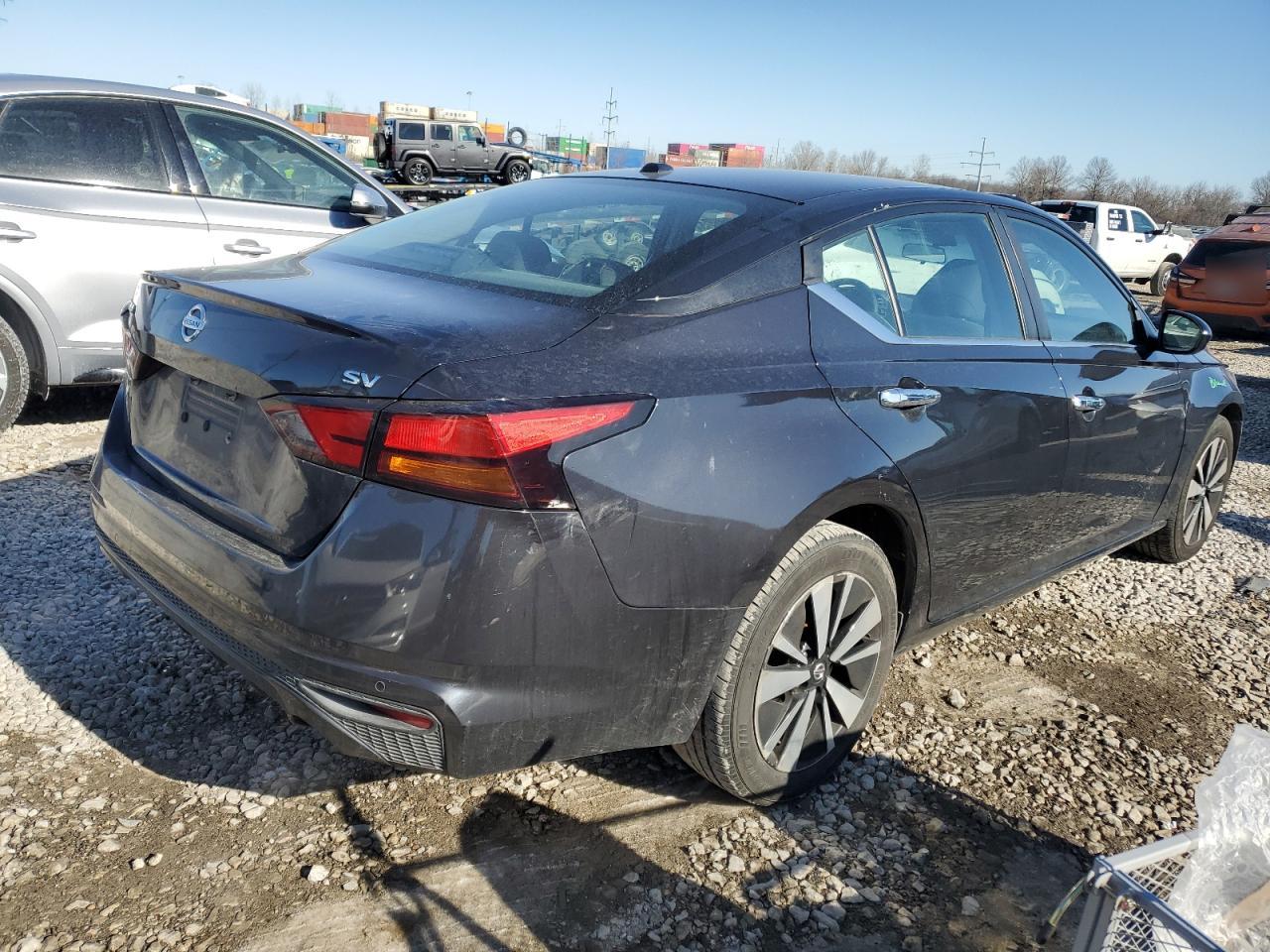 2021 Nissan Altima - Image 3