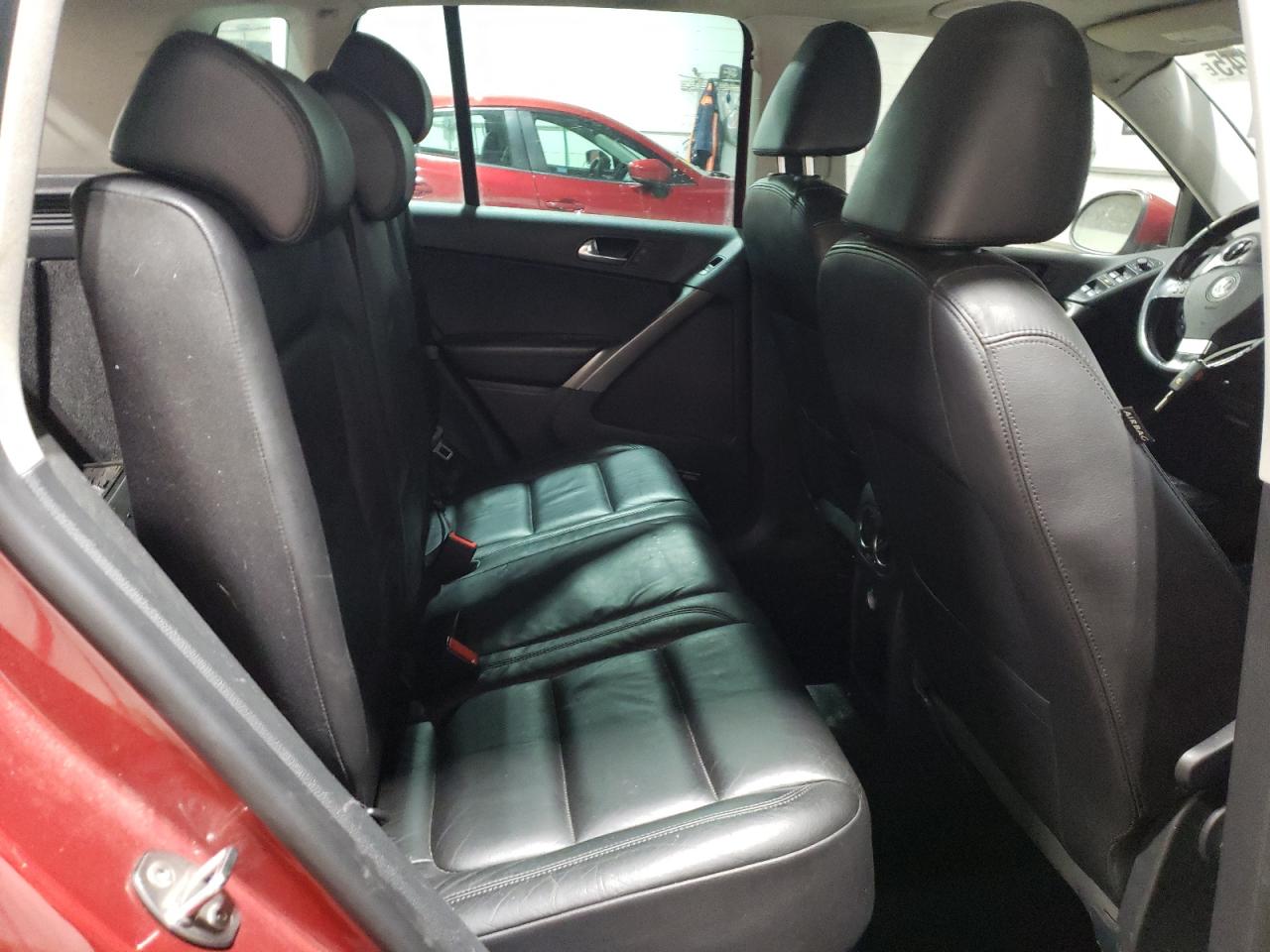2009 Volkswagen Tiguan - Image 11