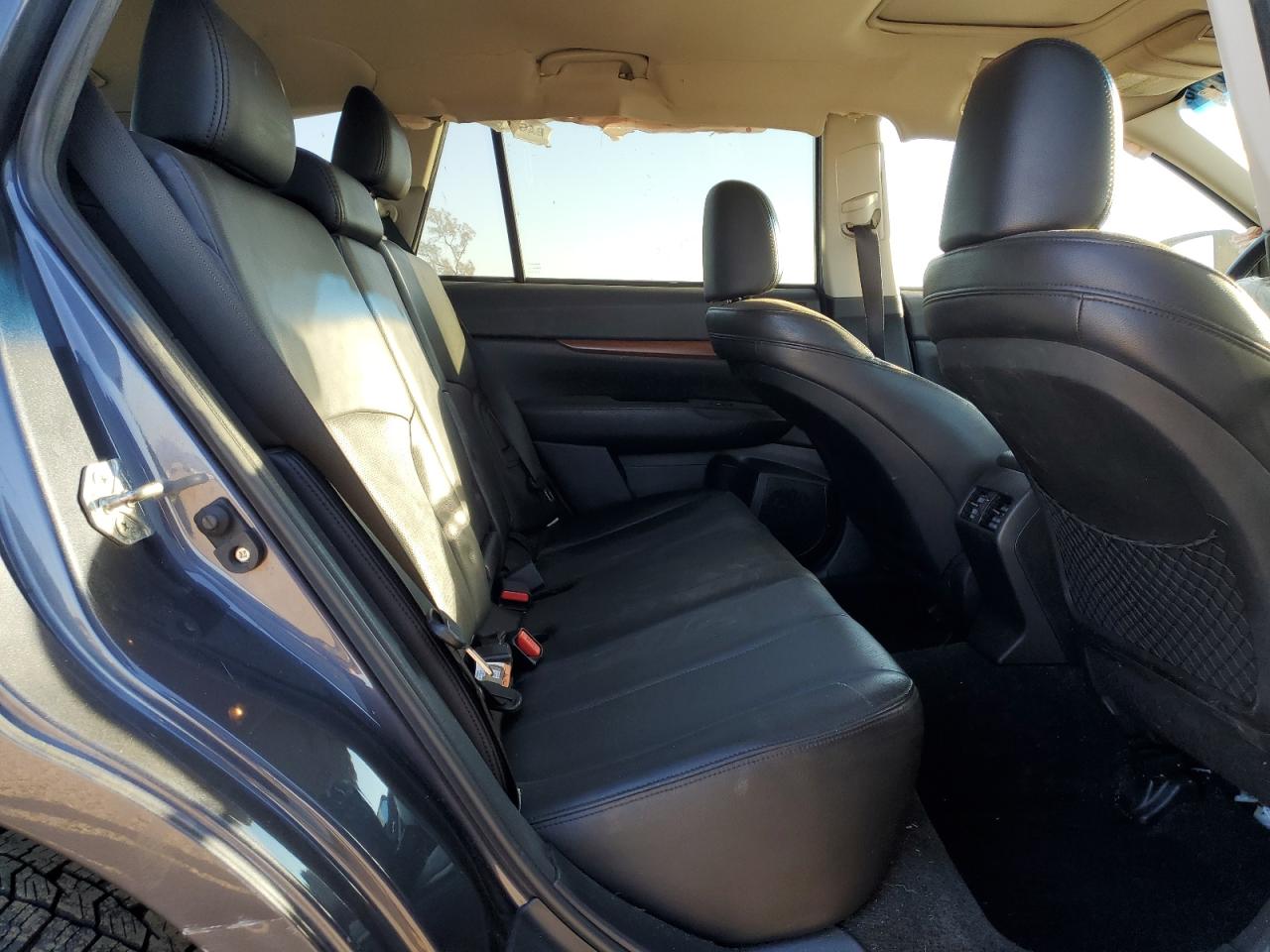 2014 Subaru Outback - Image 12