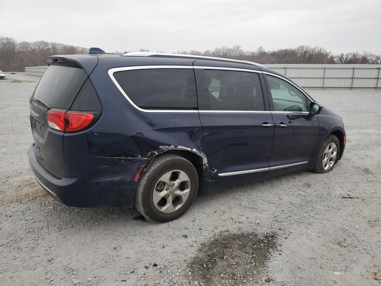 2017 Chrysler Pacifica - Image 3
