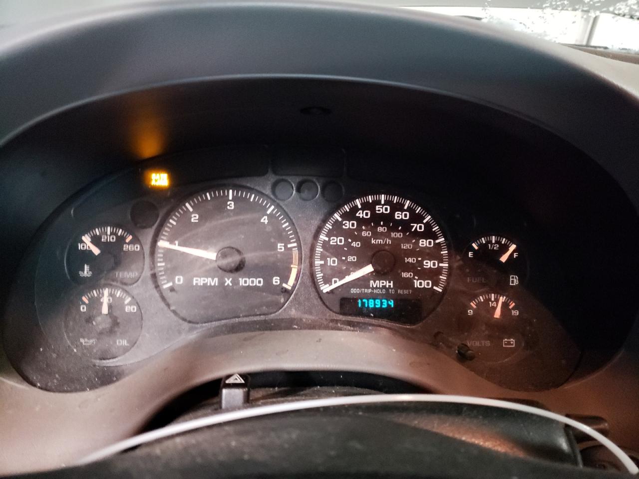 2000 GMC Jimmy - Image 9