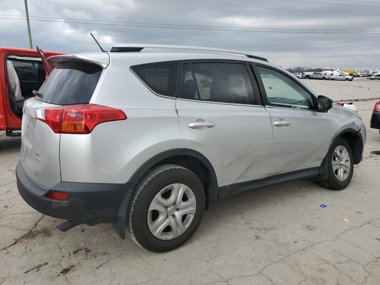 VIN JTMBFREV1FD158221 2015 TOYOTA RAV4 no.3