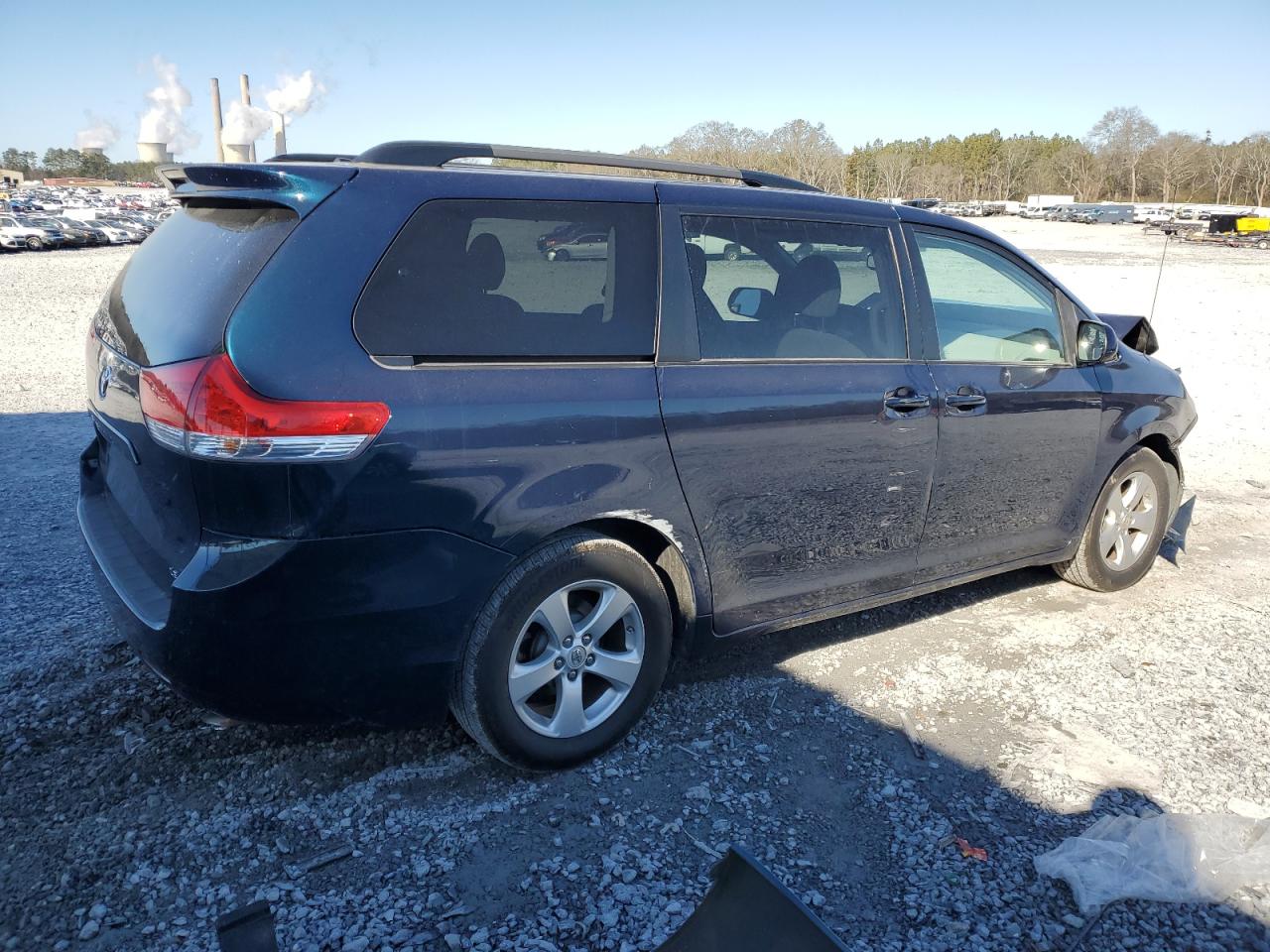 2011 Toyota Sienna - Image 3